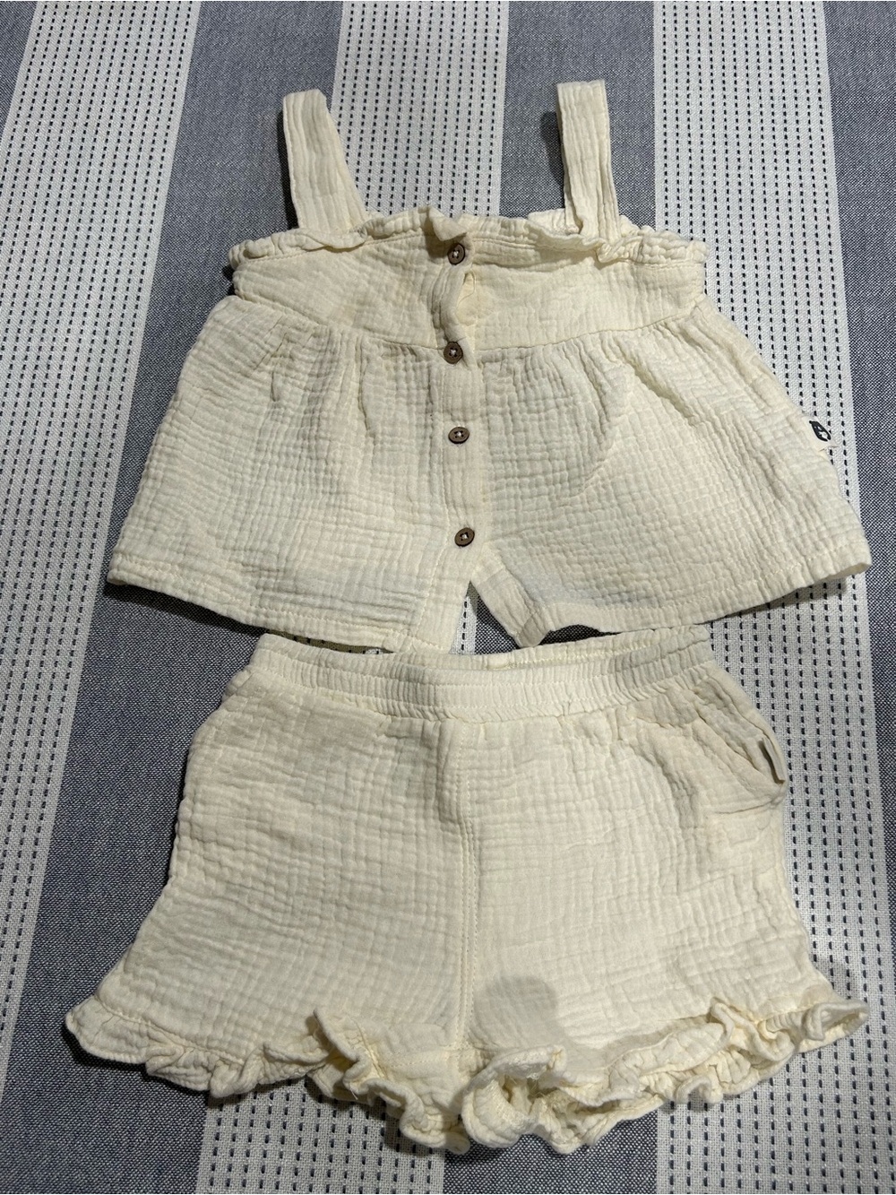 Infant girl Cream Ruffle Shorts Set with Button-Front Top 18 mos